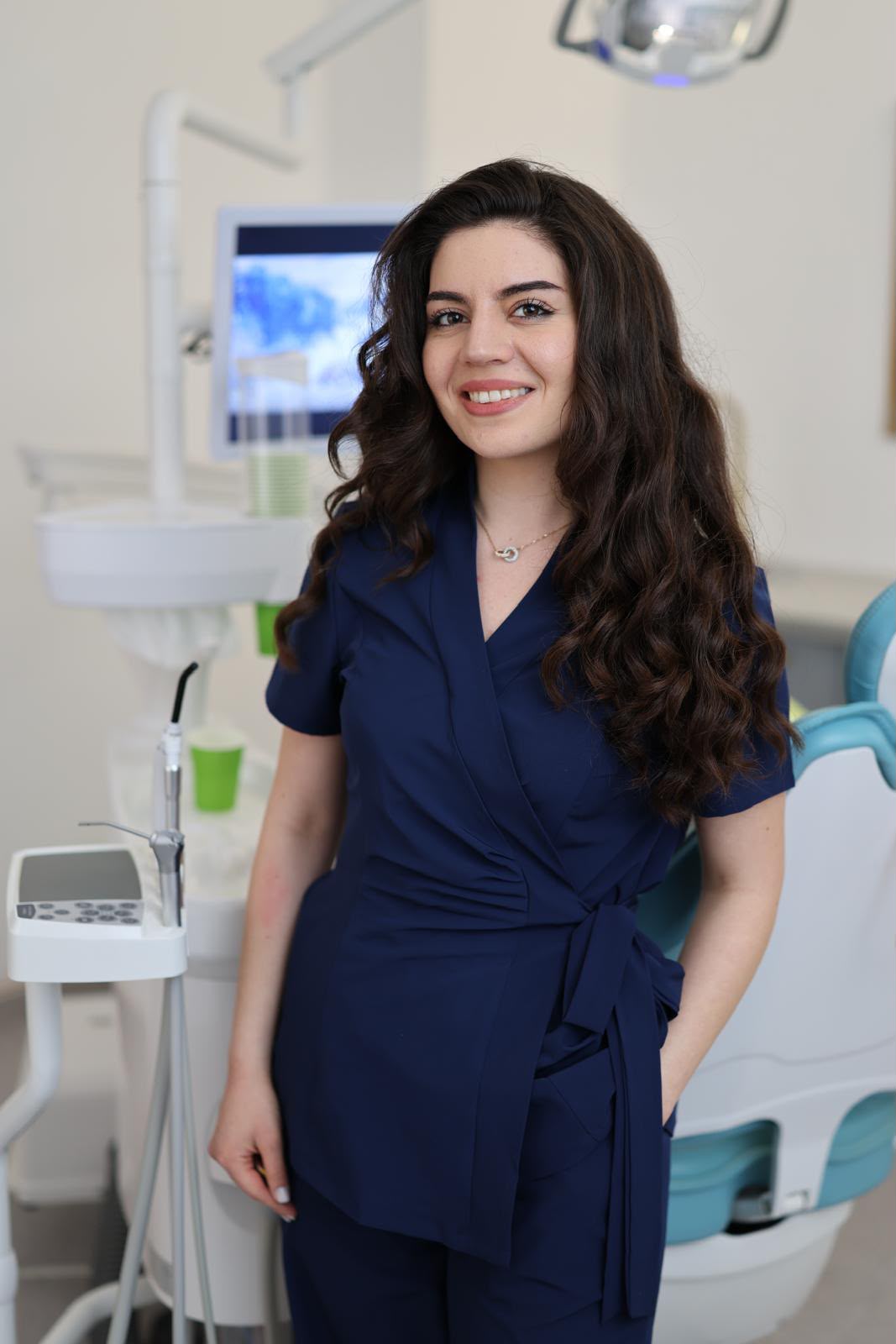 Perikhanyan Marine în cabinetul The Dentist Bucharest