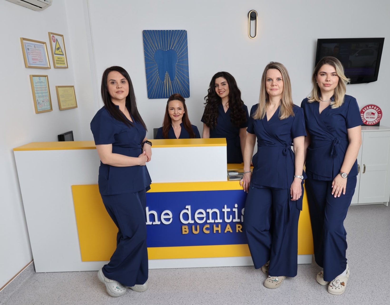 Echipa la recepția clinicii